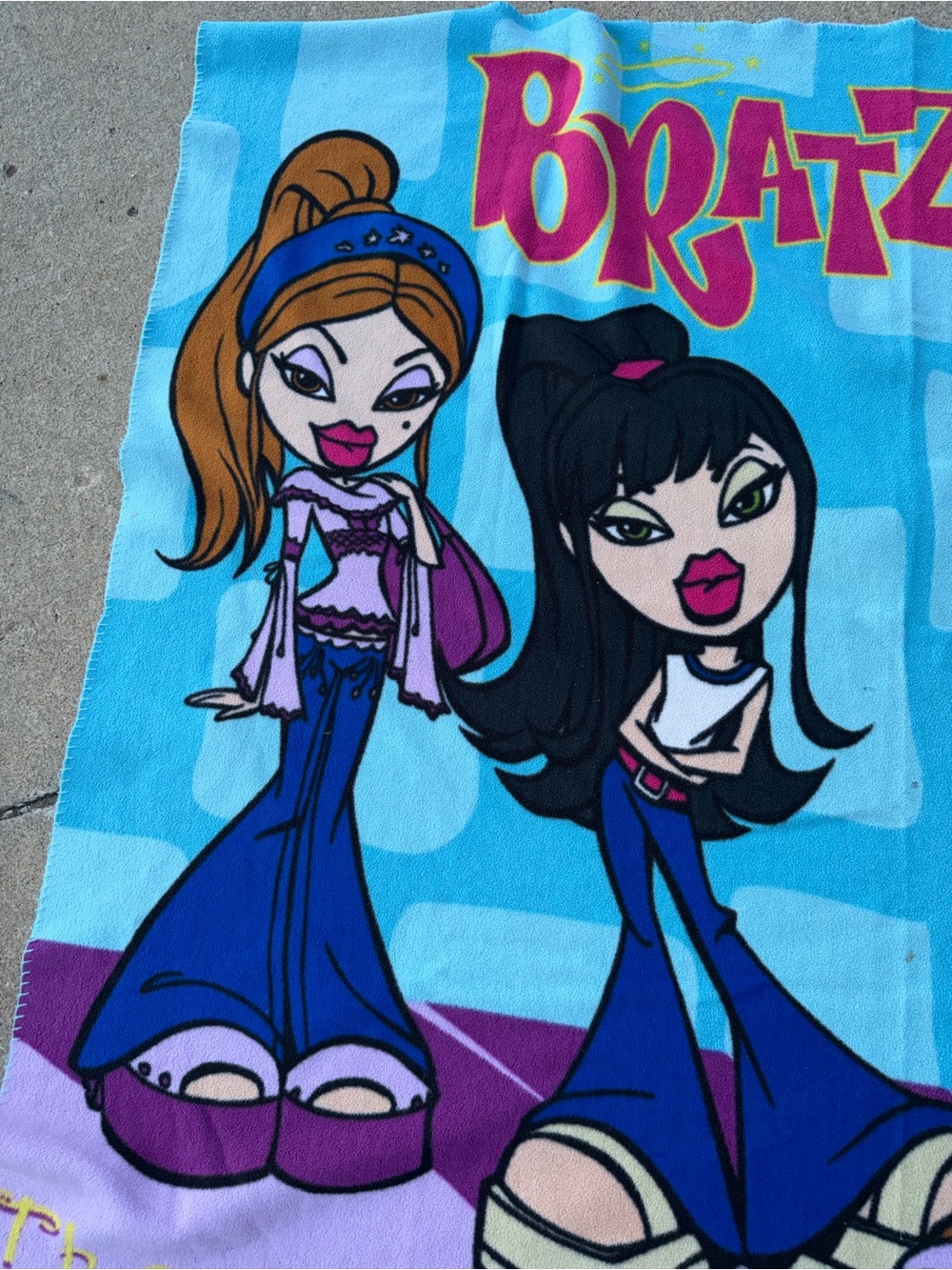 2003 Y2K vintage BRATZ fashion dolls Graphic light weight fleece blanket throw